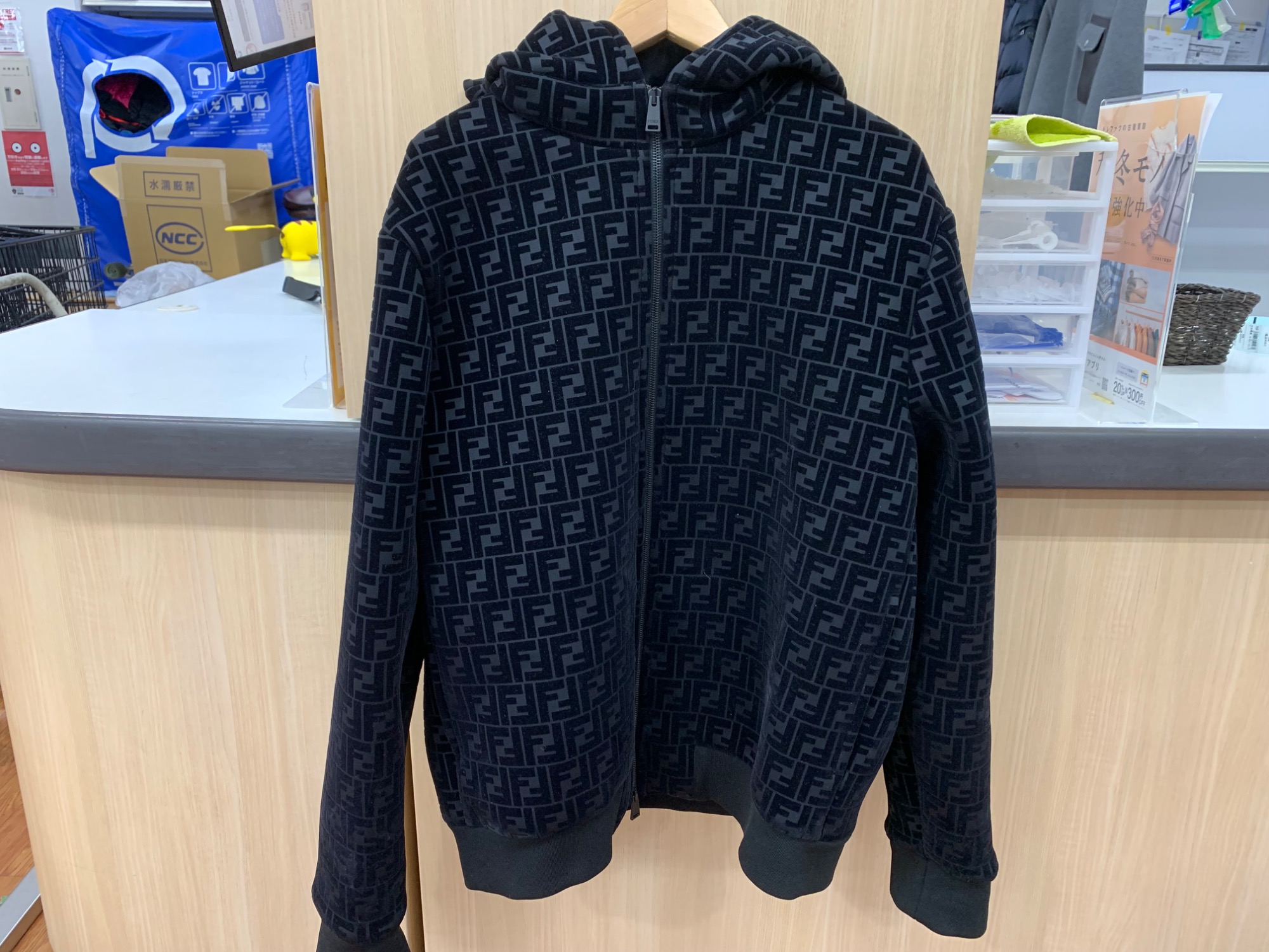 FENDI(フェンディ)よりズッカ柄ジップパーカーのご紹介です！｜2025年