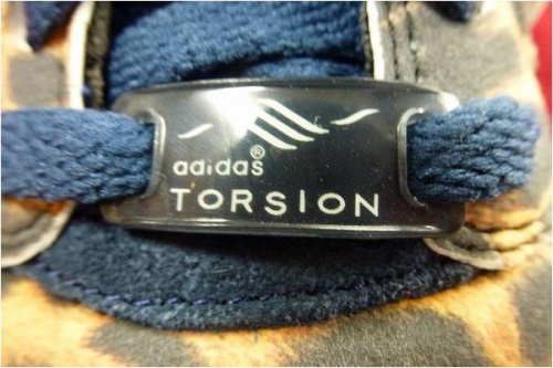 シューズのアディダス（adidas）