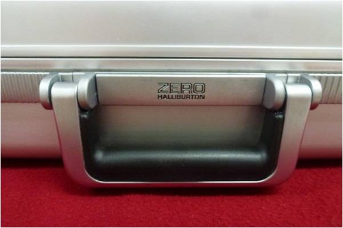 バッグのZERO HALLIBURTON