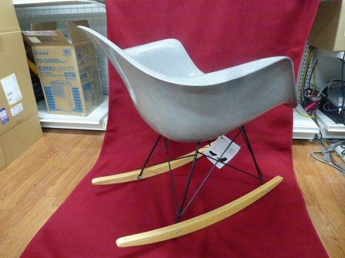 特撰家具のイームズ