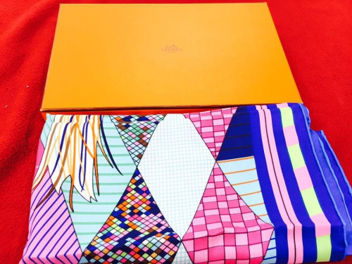 HERMESのシルクスカーフ