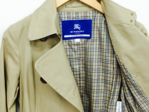 トレンチコートのバーバリー(BURBERRY)