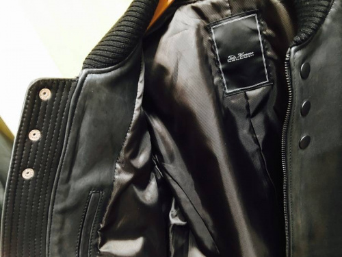 レザーのブルゾン