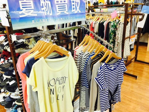 トップスのシャツ