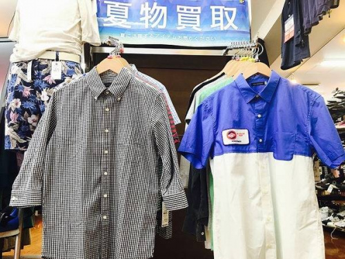 トップスのシャツ