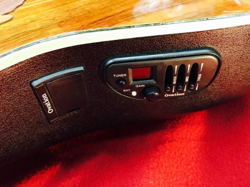 エレキギターのエレアコギター