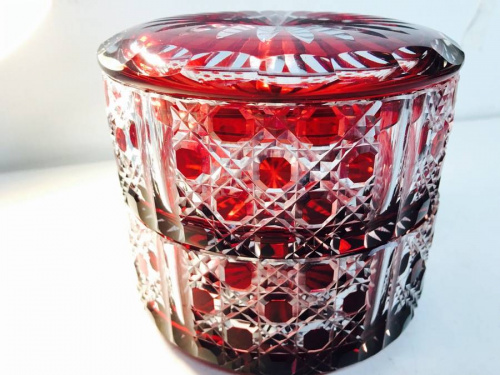 江戸切子のﾎﾞﾝﾎﾞﾆｴ-ﾙ