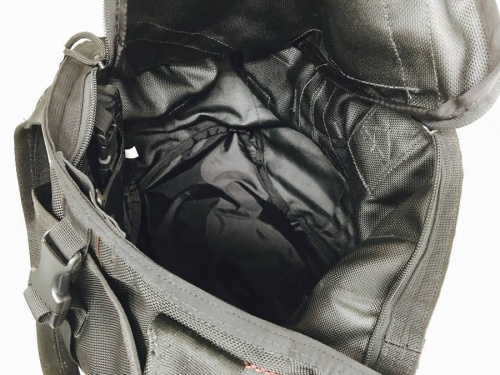 ショルダーバッグのブリーフィング（BRIEFING）