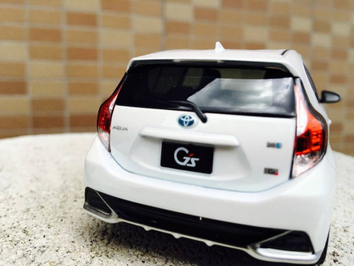 トヨタ G's アクア 1/30 ミニカー　箱付き　非売品 トヨタ G's アクア 1/30 ミニカー箱付き非売品