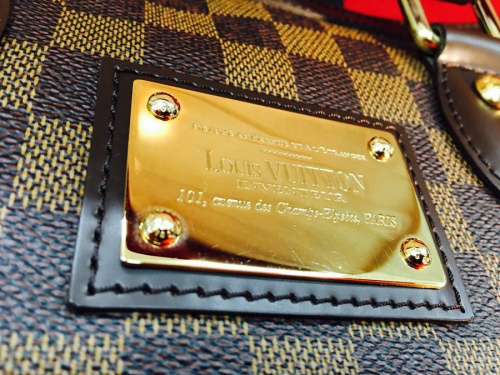 バッグの財布