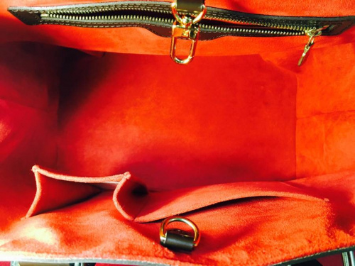 財布のLOIS VUITTON