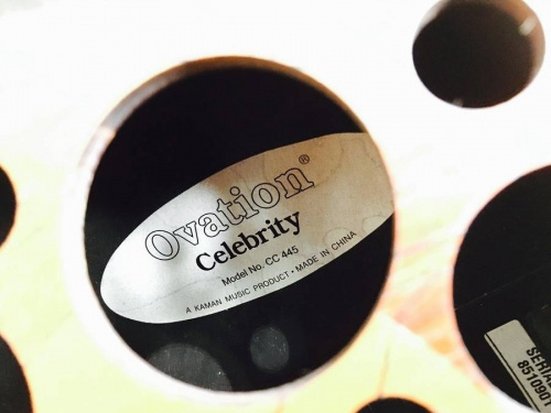 エレアコギターのovation