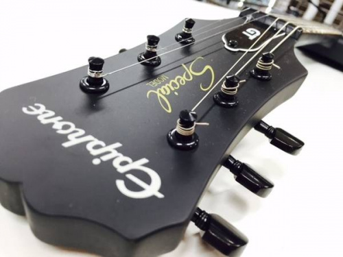 上板橋楽器のアコースティックギター