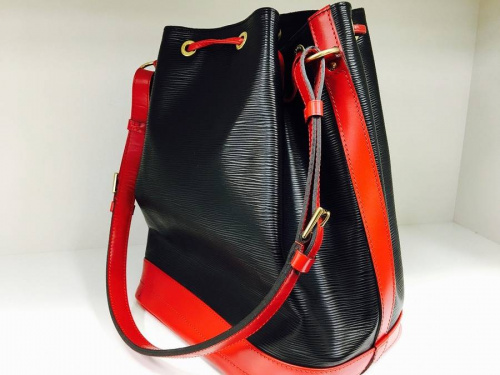 バッグの財布
