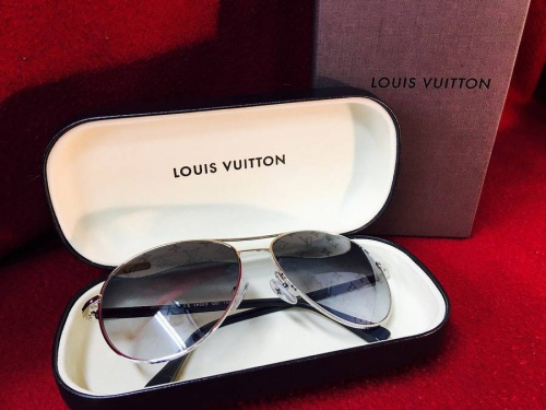 LOIS VUITTONのサングラス