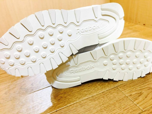 スニーカーの未使用品