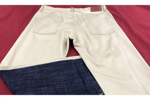 パンツのデニムパンツ