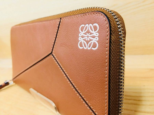 レザーのロエベ（LOEWE）