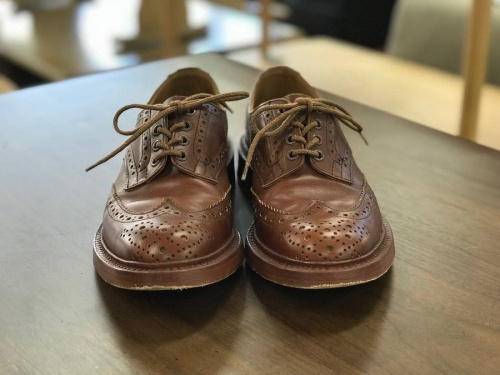 TRICKER'Sのウィングチップシューズ