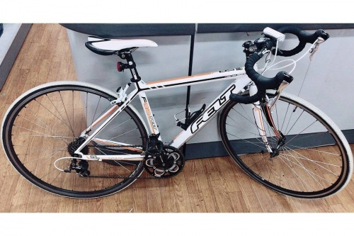 スポーツ用品の自転車