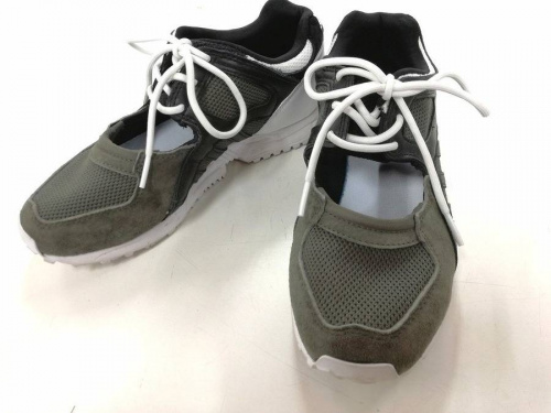 アディダス(adidas)のスニーカー