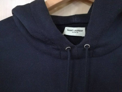 Saint Laurent Parisの春物衣類