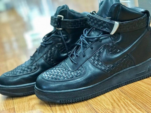 スニーカーのナイキ（NIKE）