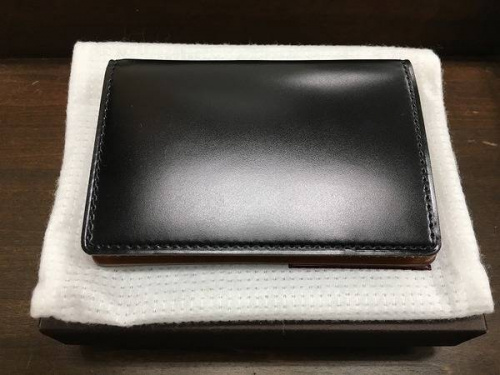 ビジネスアイテムの名刺入れ