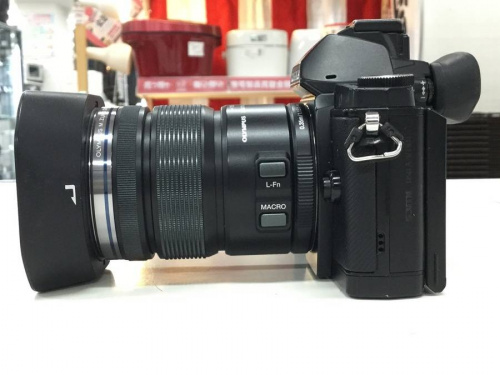 ミラーレスカメラのデジタルカメラ