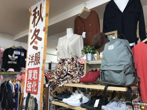 レディースファッションのシャツ
