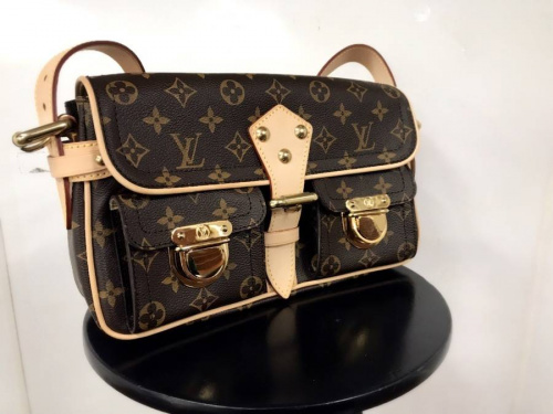 LOUIS VUITTONのバッグ