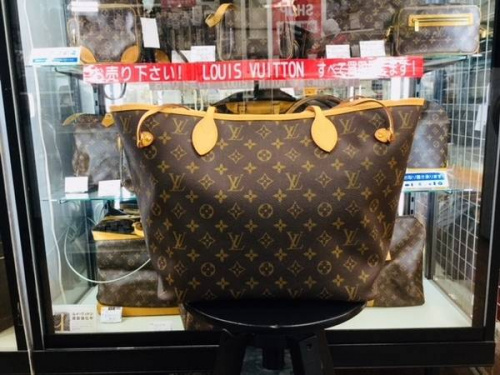 LOUIS VUITTONのバッグ