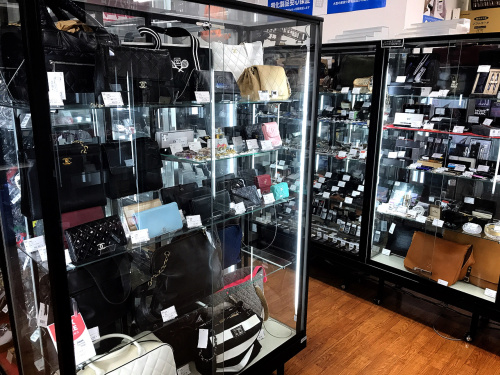 バッグの財布