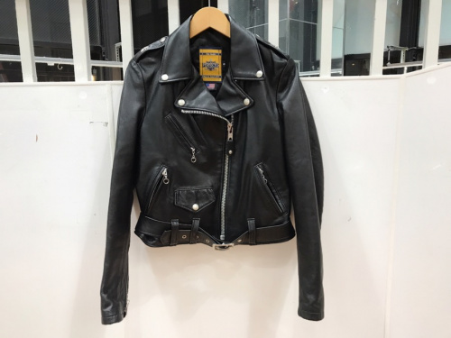 ジャケットのSchott