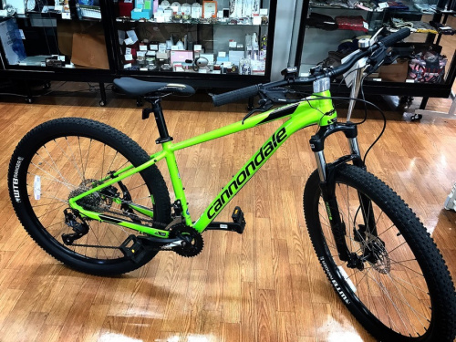 スポーツ用品の自転車