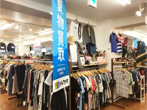 シャツのカーディガン