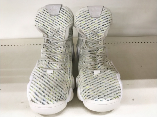 adidasのスニーカー