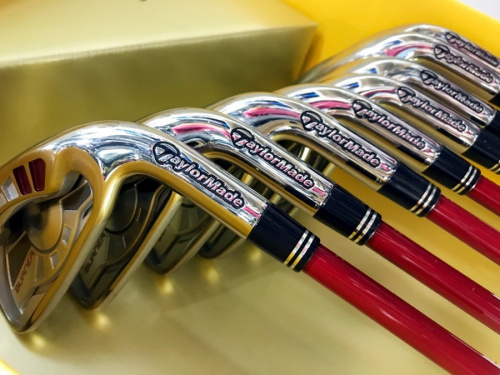スポーツ用品のゴルフ