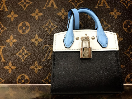 ブランド・ラグジュアリーのLOUIS VUITTON