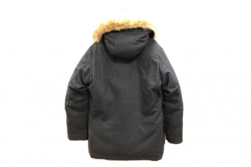 ダウンジャケットのWOOLRICH