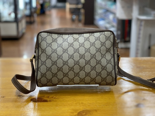 LOUIS VUITTONのバッグ