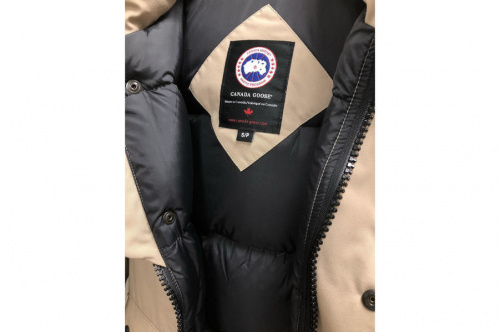 CANADA GOOSEのダウンジャケット