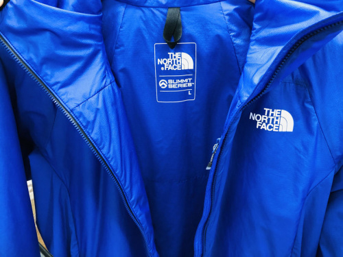 アウトドアブランドの板橋 練馬 中野 池袋 衣類 中古 買取
