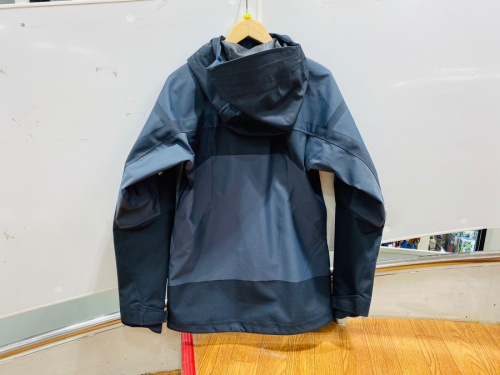 ジャケットのTHE NORTH FACE