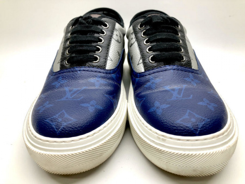 スニーカーのLOUIS VUITTON