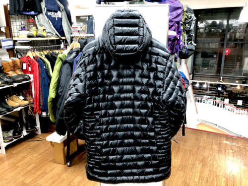 ダウンジャケットのadidas