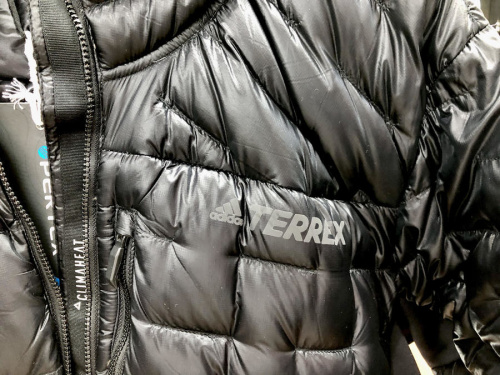 adidasのスポーツ　アウトドア