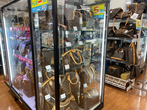 スニーカーのLOUIS VUITTON
