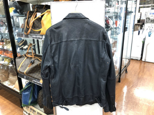 ライダースジャケットのAVIREX