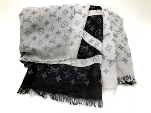 スカーフのLOUIS VUITTON